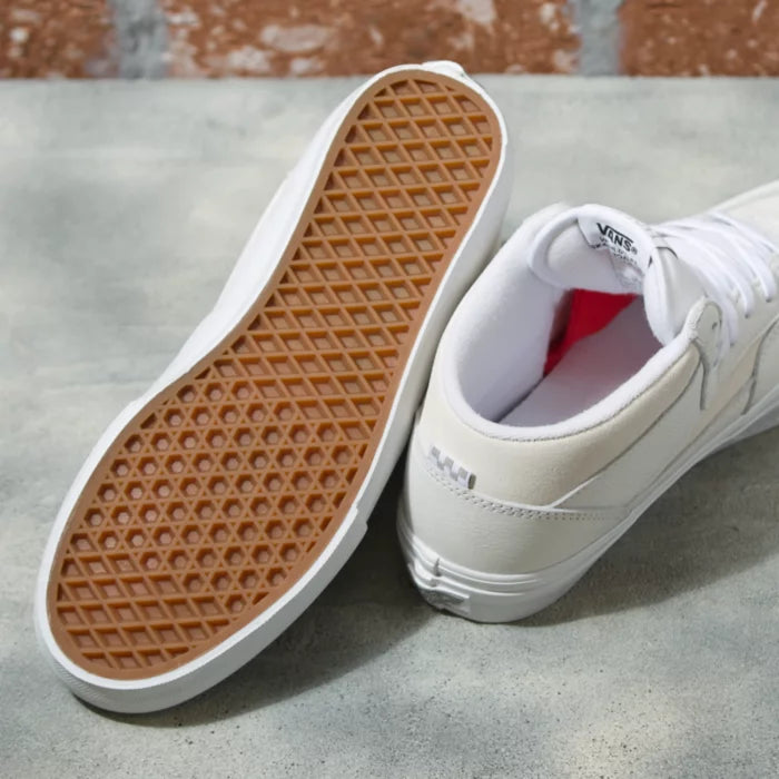 Daz Skate Half Cab White/White (size options listed)