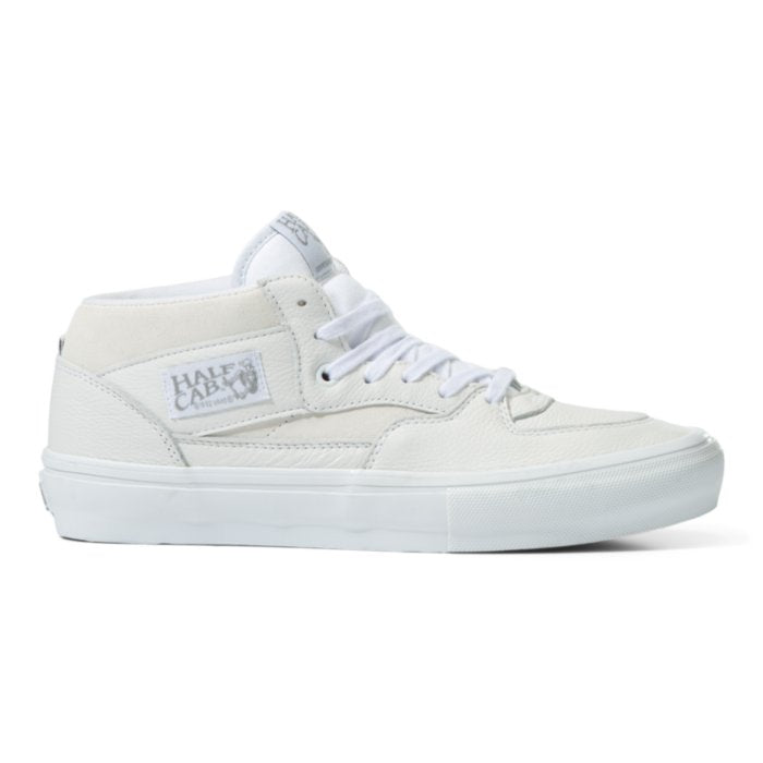Daz Skate Half Cab White/White (size options listed)