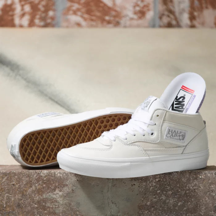 Daz Skate Half Cab White/White (size options listed)