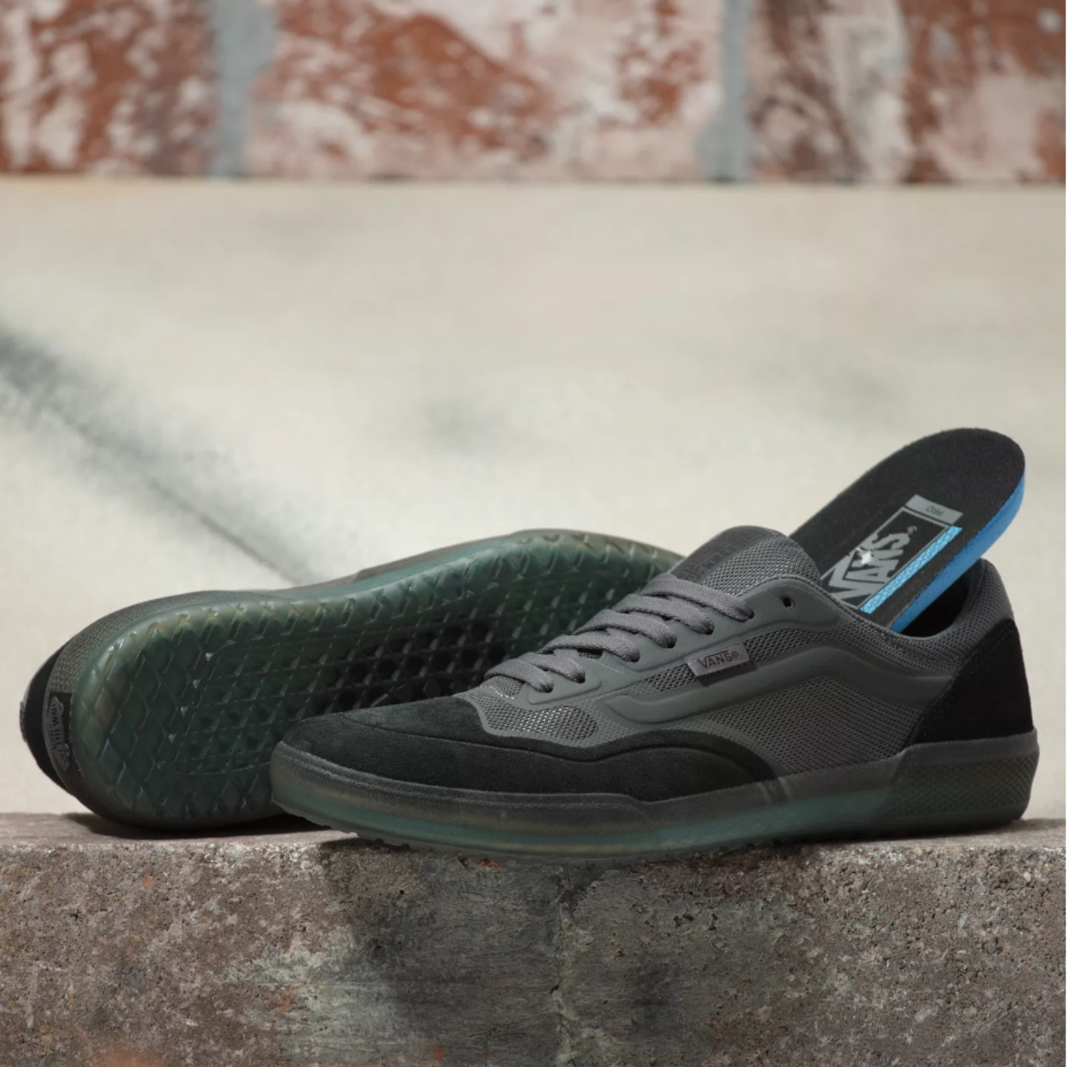 Vans ave pro black deals