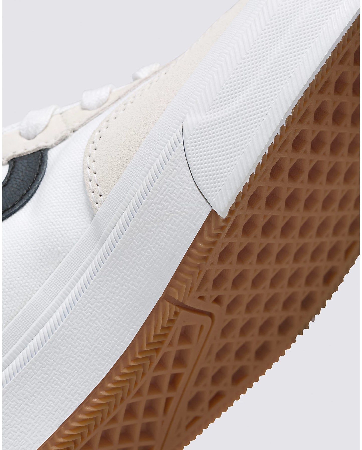 Crockett High Pro Shoe Wht/Blk/Gum(size options listed)
